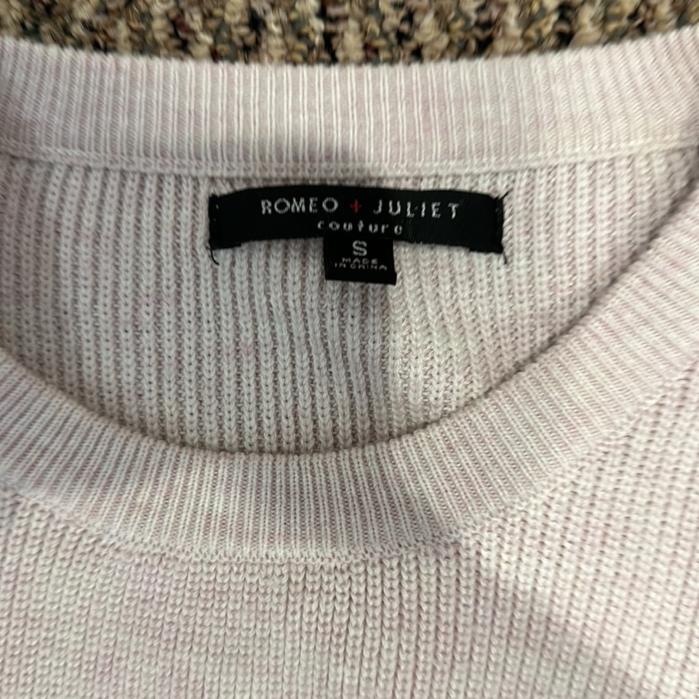 Romeo and Juliet butterfly sleeve sweater - Picture 8 of 8